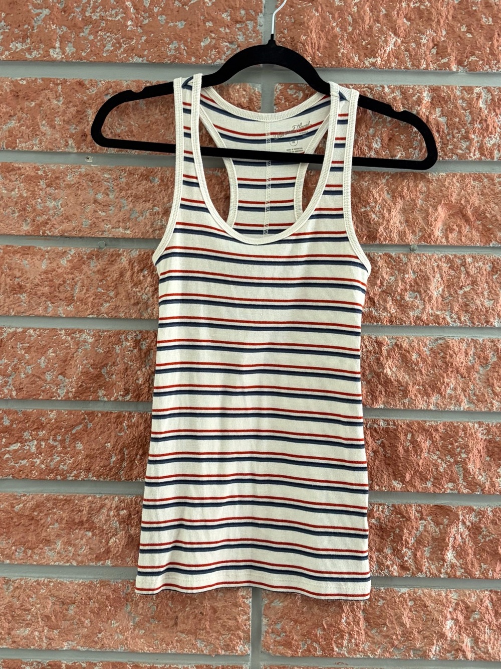 🌟 Universal Thread tank top - Picture 2 of 4